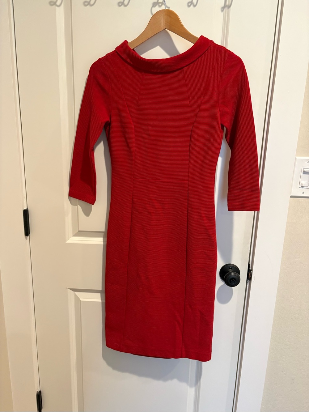Hobbs London - Classic Red Sheath Dress midi with 3/4 sleeves - Size 2